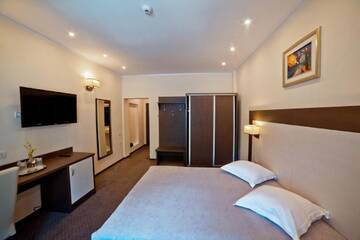 Фото номера Двухместный номер с 1 кроватью Отель Hotel Evergreen г. Амара 3