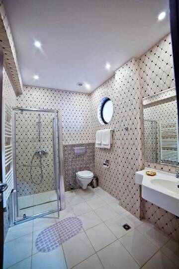 Фото номера Двухместный номер с 1 кроватью Отель Hotel Evergreen г. Амара 5