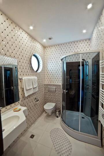 Фото номера Улучшенный двухместный номер с 1 кроватью Отель Hotel Evergreen г. Амара 5