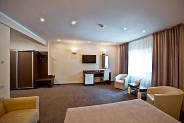 Фото номера Улучшенный двухместный номер с 1 кроватью Отель Hotel Evergreen г. Амара 6