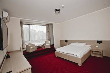 Фото номера Улучшенный номер с кроватью размера «king-size» Отель Hotel Evergreen г. Амара 6
